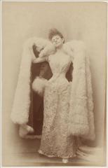 vue de la contesse Greffulhe en robe de bal