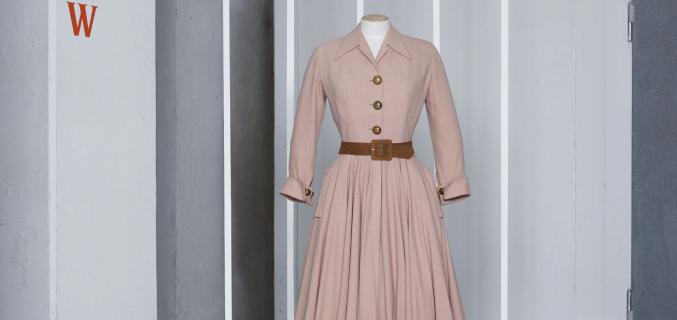 Christian Dior, "Bonbon" dress, A/W 1947. Photo : © Grégoire Alexandre
