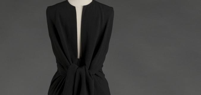 Balenciaga, Black crepe dress, 1964 (back view). Collection Palais Galliera - © E. Emo et A. Llaurency / Galliera / Roger-Viollet