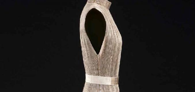 Mariano Fortuny, robe "Delphos", vers 1919-1920. Collection Palais Galliera, musée de la Mode la Ville de Paris. © Stéphane Piera/ Galliera / Roger-Viollet
