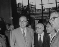 Mr Jacques Chirac at the opening of the exhibition "Gianni Versace" presented at the Palais Galliera as part of the "Mois de la Photo", October 1986. - Marc Verhille / BHdV / Roger-Viollet