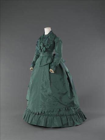 View of the day dress of the Maison Worth