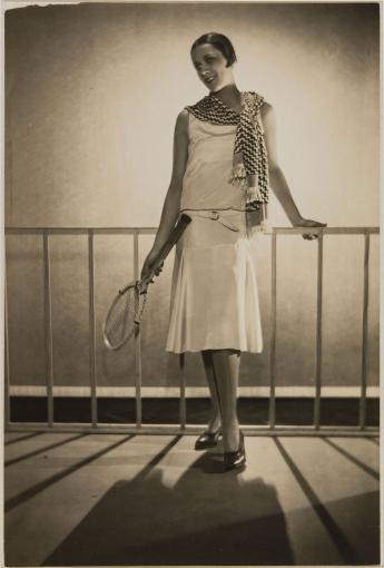 Lucien Lelong sports dress, front model, by Egidio Scaioni © Egidio Scaioni / Paris Musées, Palais Galliera